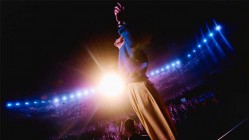 Harry Styles hace doblete de números 1 en discos y singles en las listas británicas