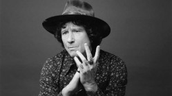 Bunbury debuta en el número 1 en discos en España con 'De un siglo anterior'