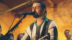 Noah Kahan debuta en el número 1 de la Billboard 200 con 'The great divide'