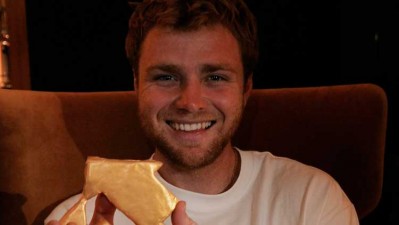 Alex Warren con 'Wildchild' número 1 en discos en Reino Unido